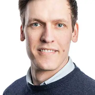 Porträt Jannis Augustin Porträt Jannis Augustin